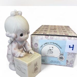1987 Precious Moments Symbol of Membership ‘Sharing is Universal’ figurine